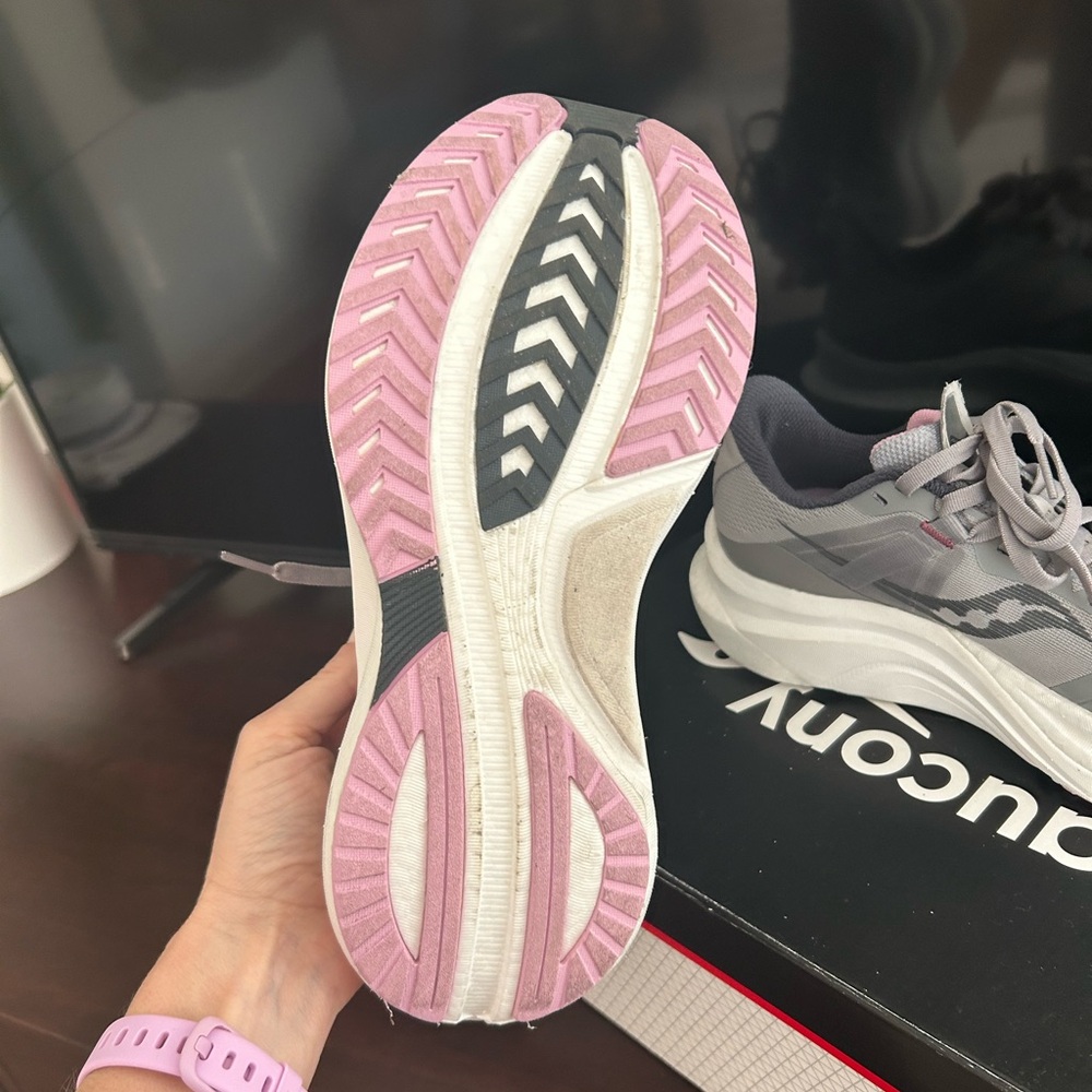 Saucony Gray Sneakers with Mesh Upper and White Midsole - Picture 3 of 4